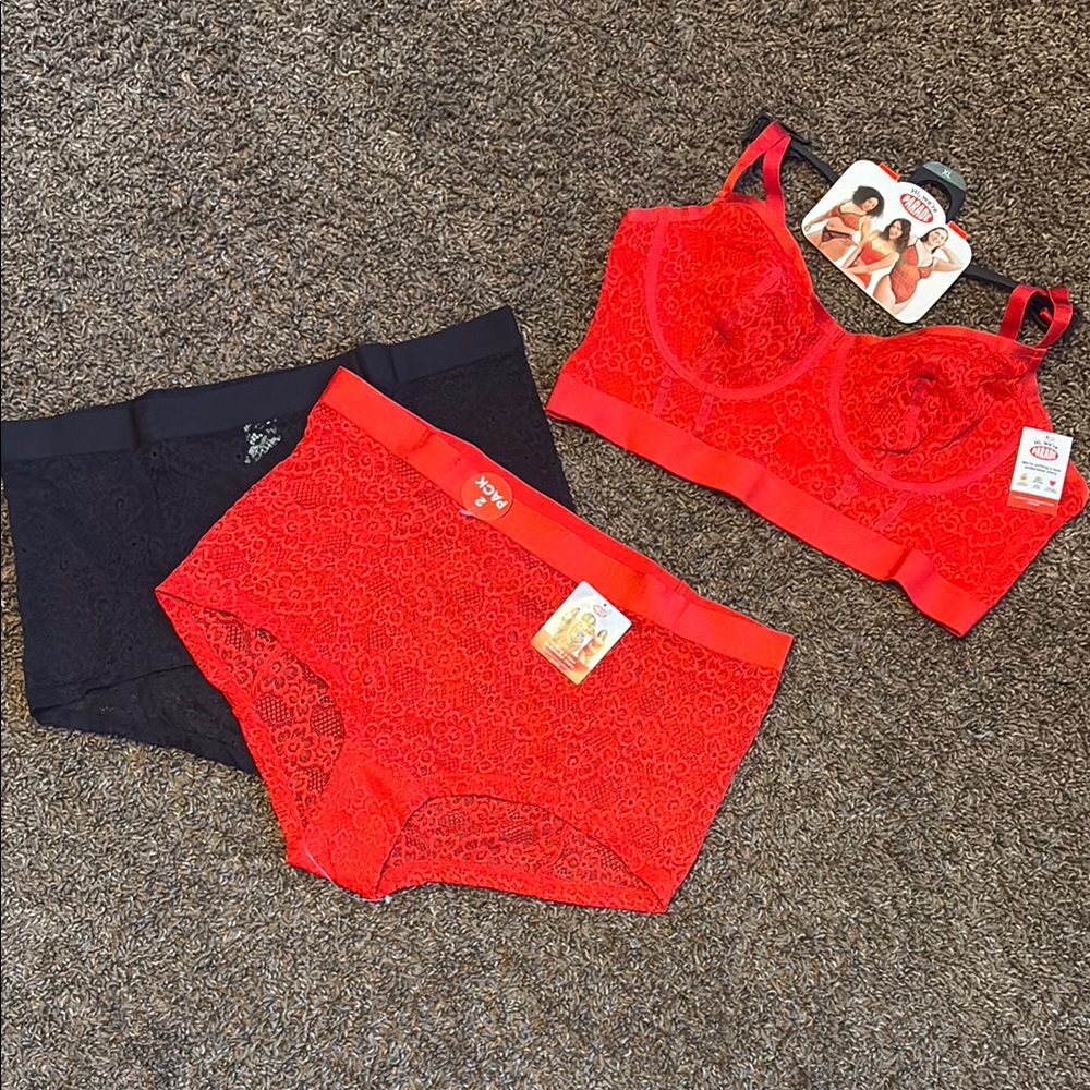 Red and Black Seamless Support Bras